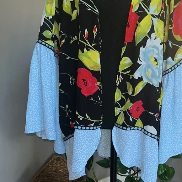 The Pioneer Woman Floral Tunic with Black and Blue Accents - Picture 7 of 8